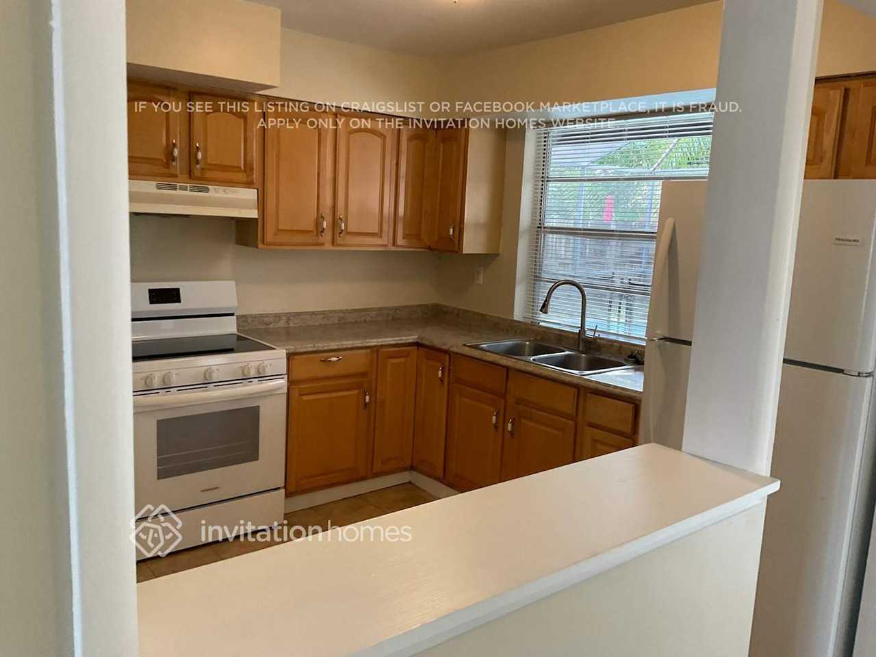 2648 Nassau Dr - Photo 3 of 13