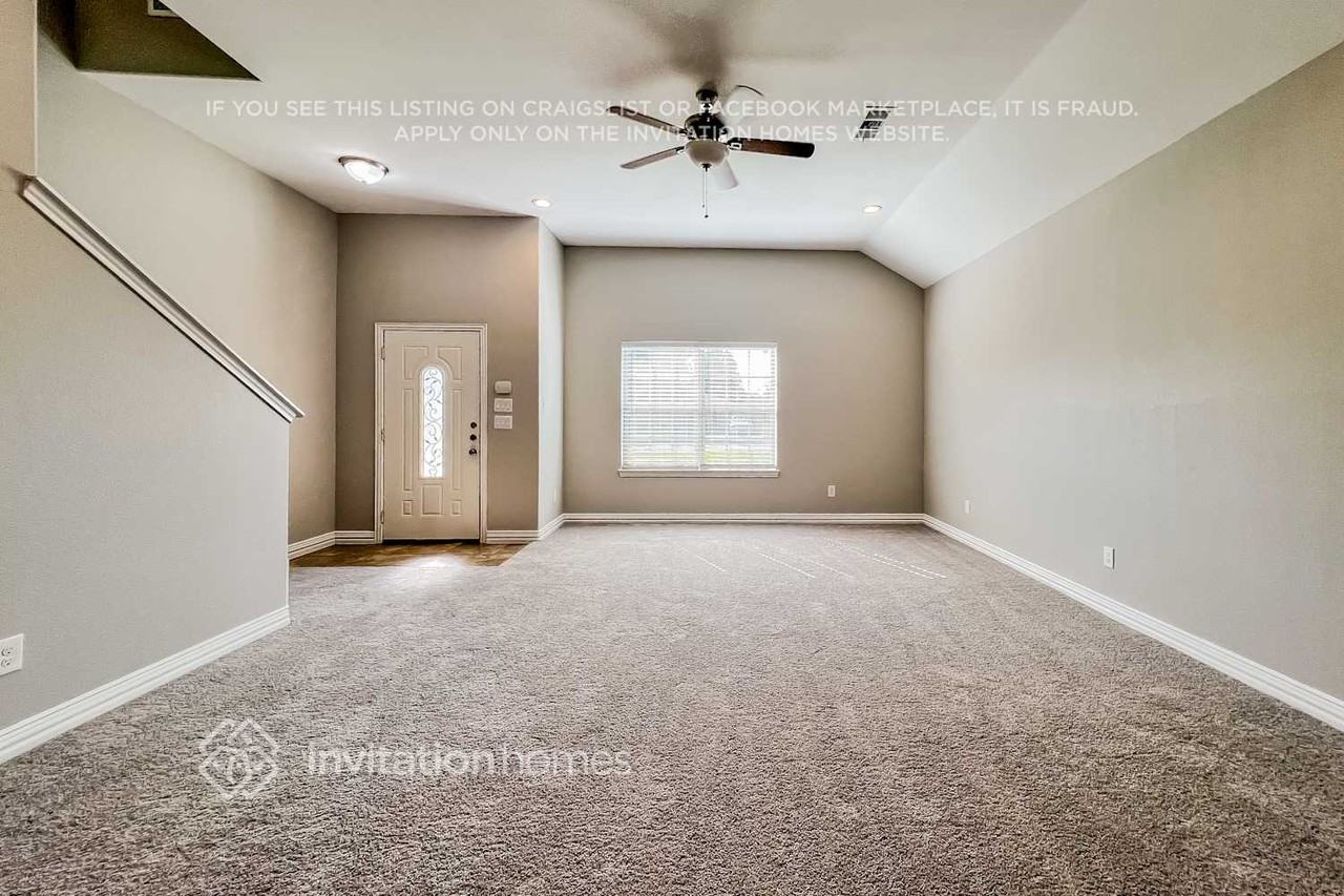 604 E Aimee St - Photo 2 of 14