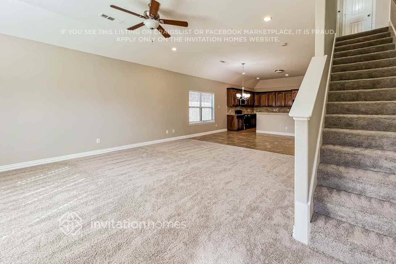 604 E Aimee St - Photo 3 of 14