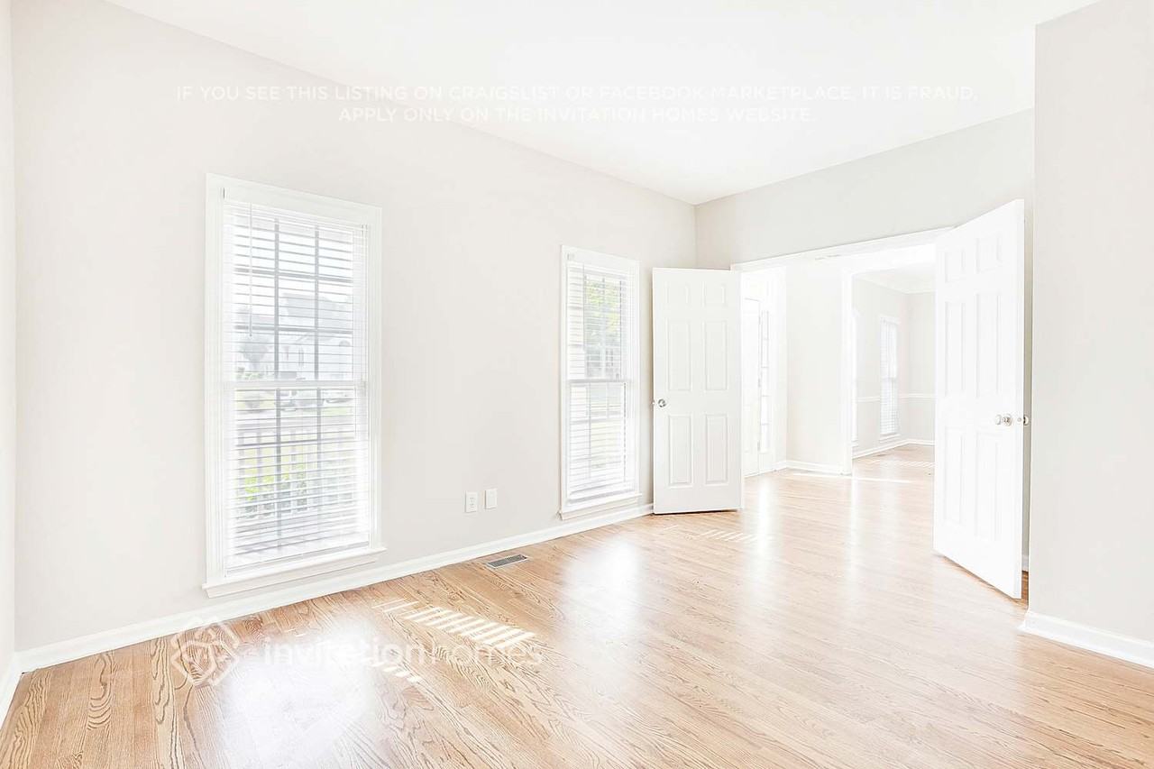 1413 Amberton Way - Photo 5 of 31