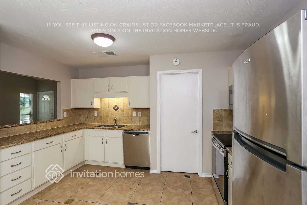 4522 Nervin St - Photo 3 of 13