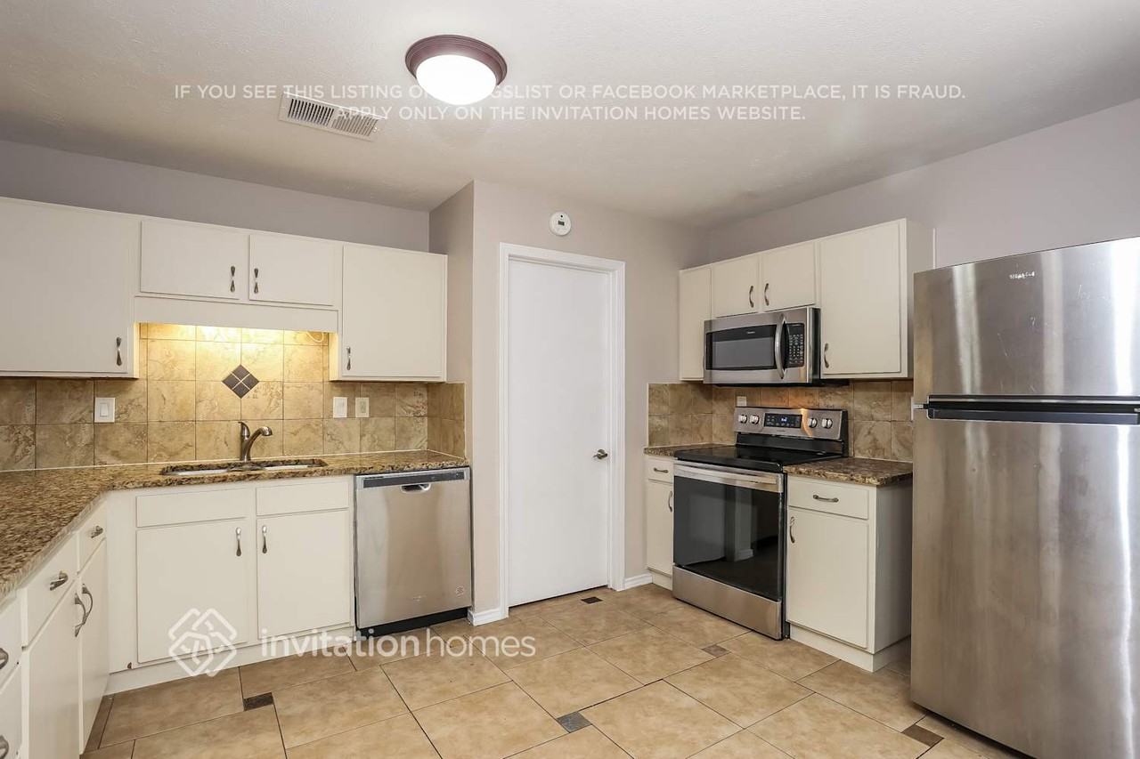 4522 Nervin St - Photo 4 of 13