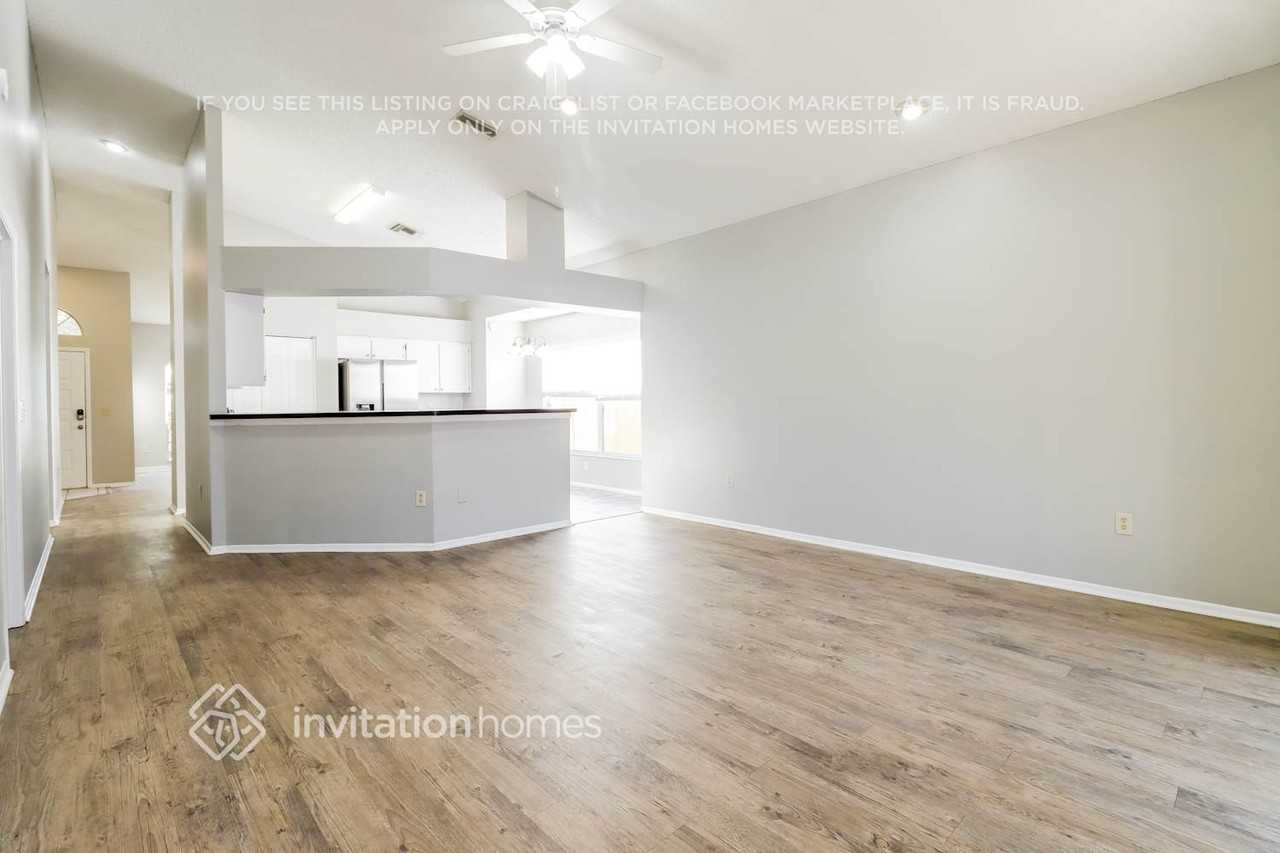 8772 Huntfield St - Photo 3 of 16