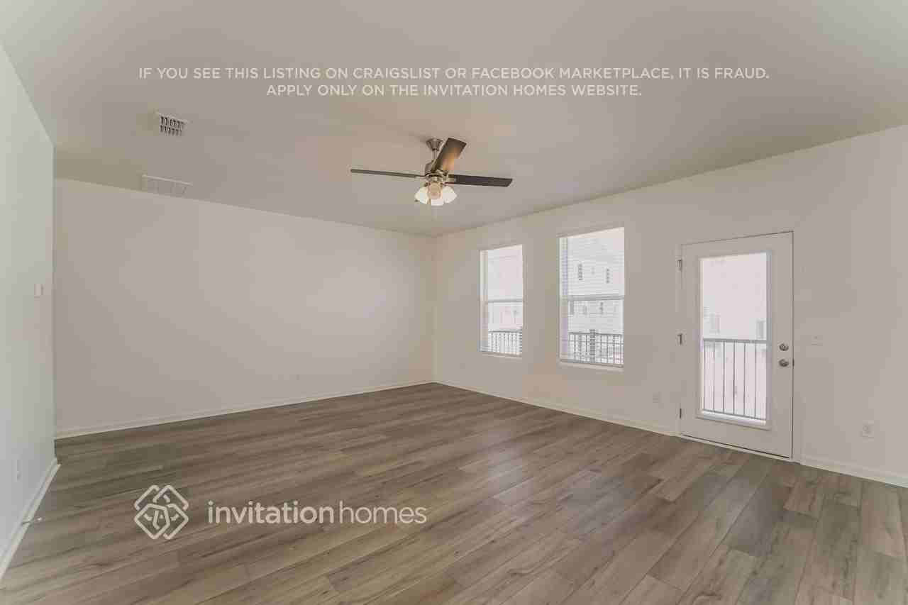 7131 Durinck Dr - Photo 6 of 19