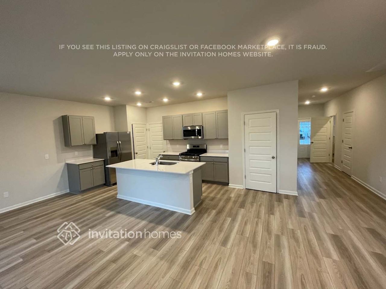 555 Torrey Pines Ln - Photo 3 of 14