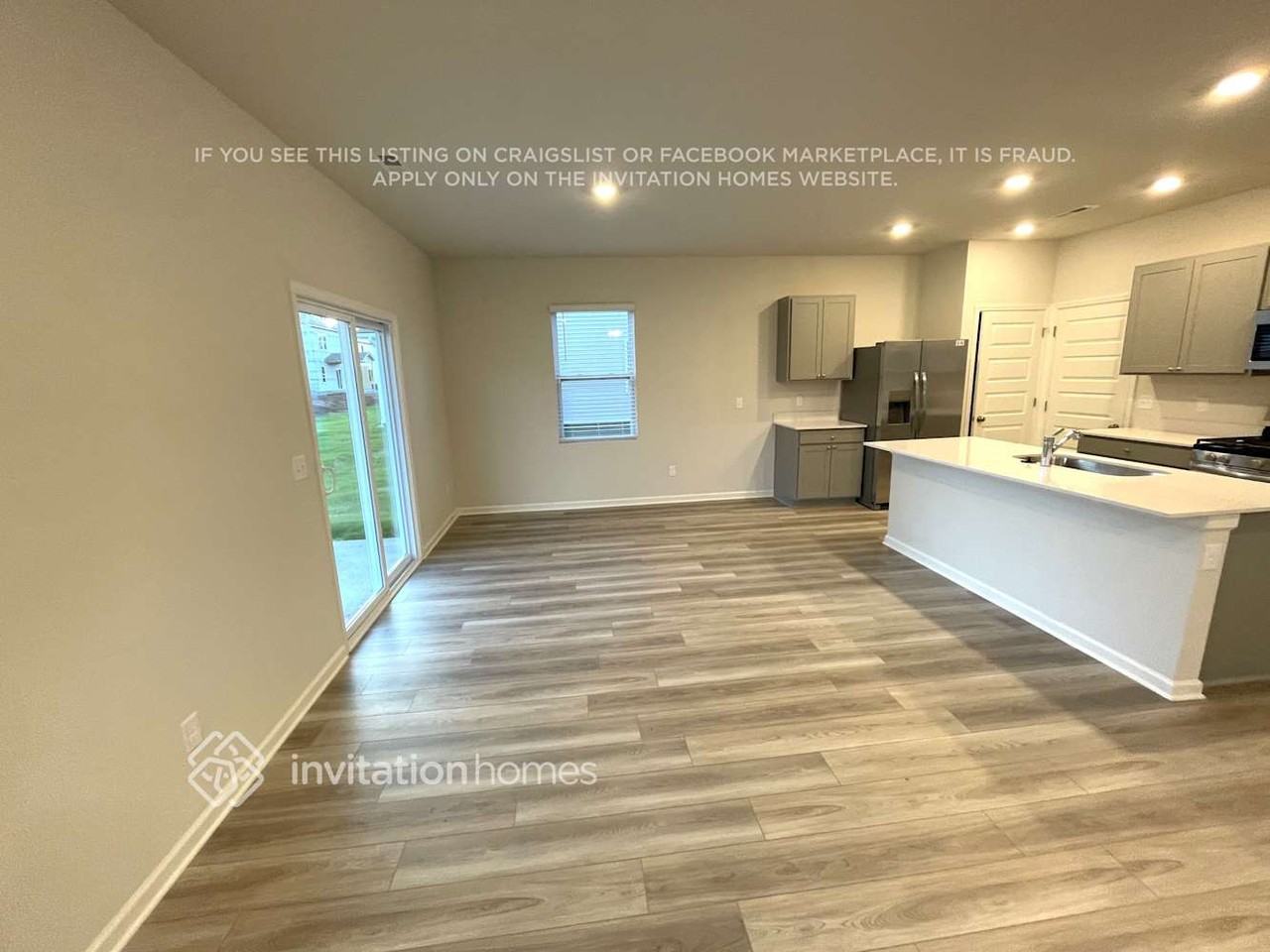 555 Torrey Pines Ln - Photo 4 of 14