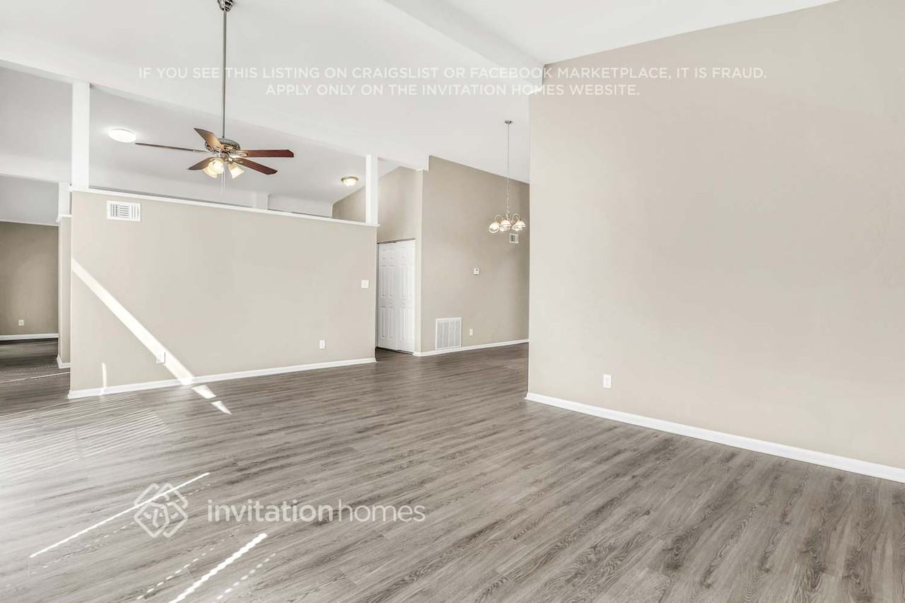 4616 Greenleaf Cir Sw - Photo 3 of 22