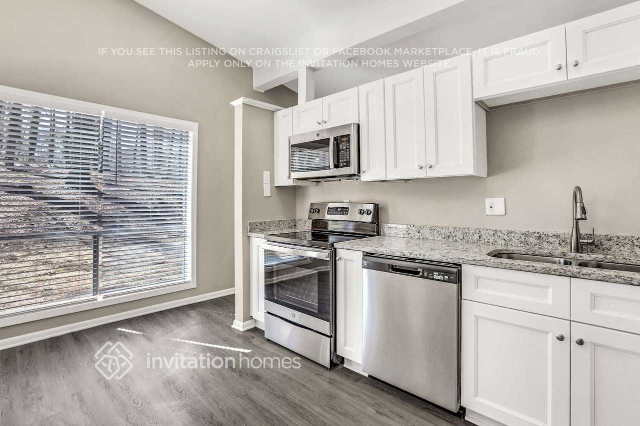 4616 Greenleaf Cir Sw - Photo 6 of 22