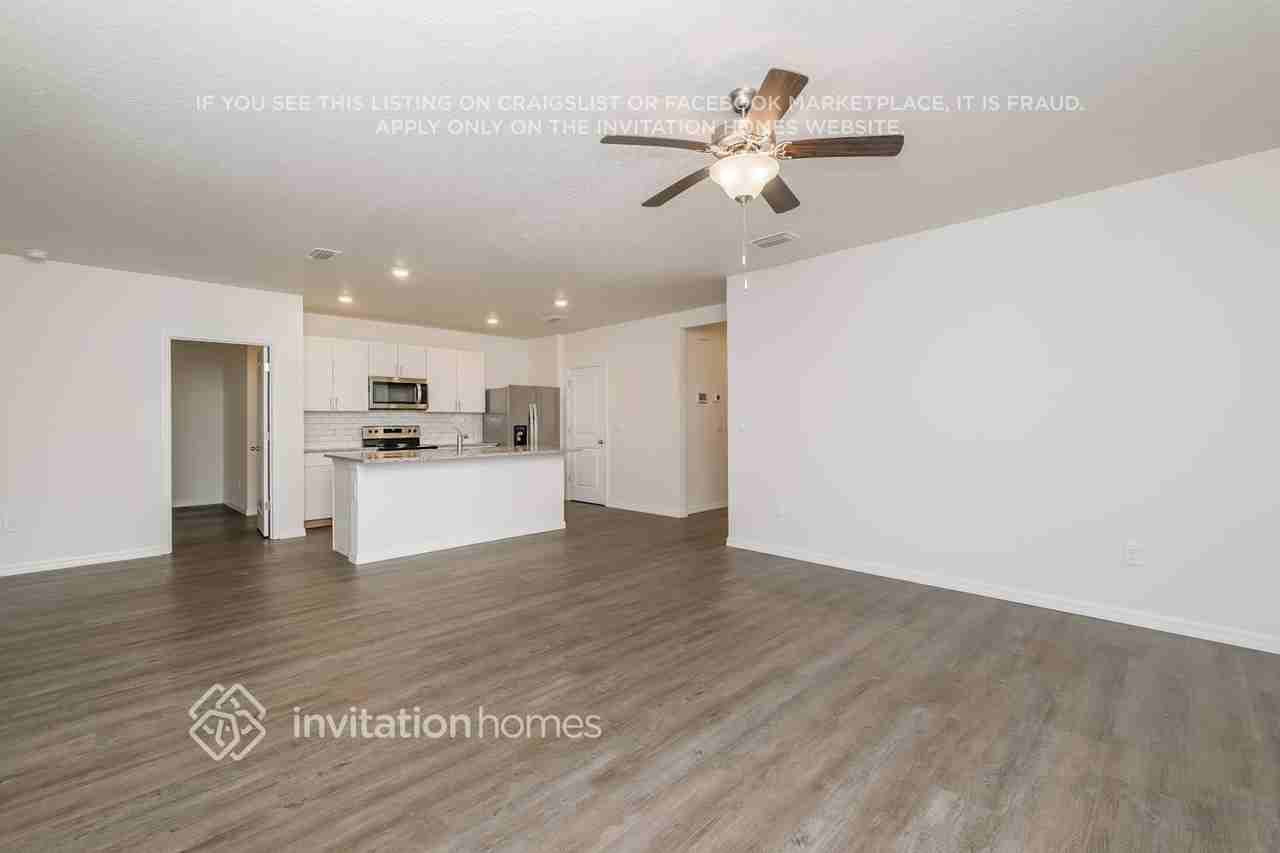 7711 Harbor Moor Dr - Photo 3 of 18