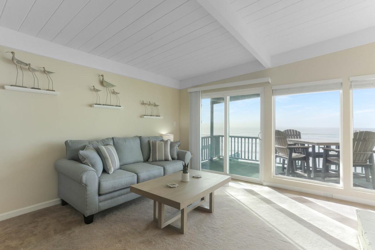 1620 Seacoast Dr - Photo 3 of 11