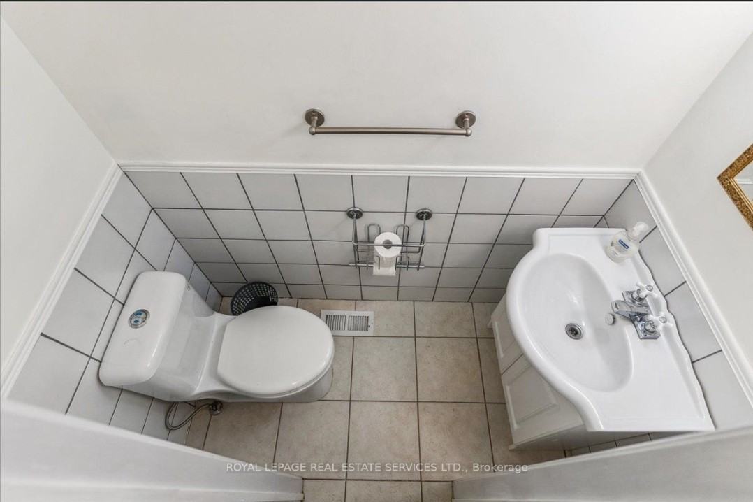 56 Collins Crescent - Photo 3 of 8