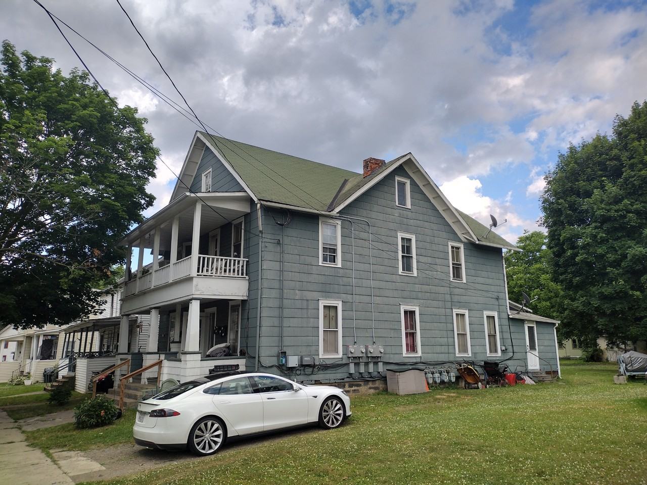 708 Linden Pl #B - Photo 2 of 3