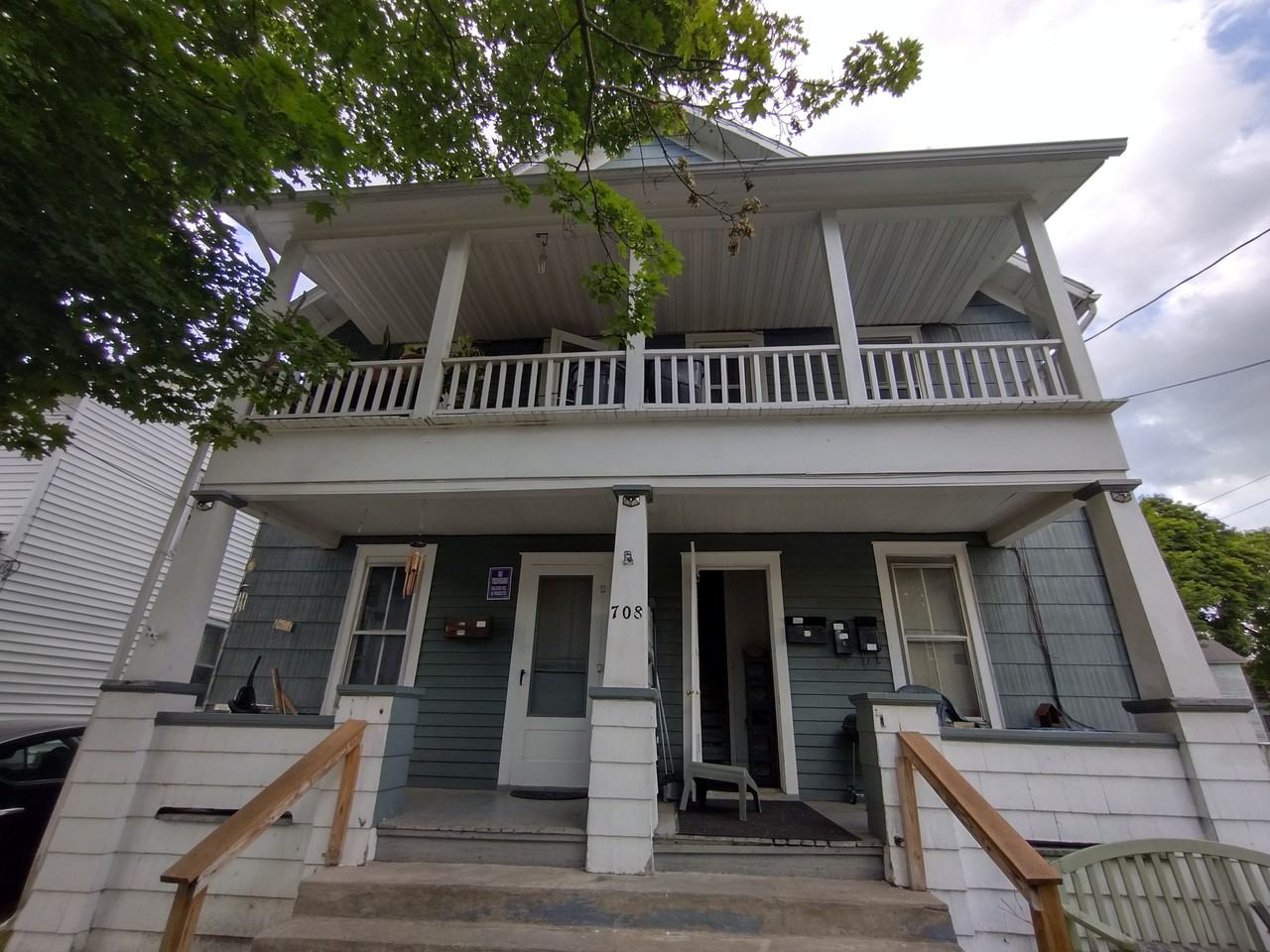708 Linden Pl #B - Photo 3 of 3