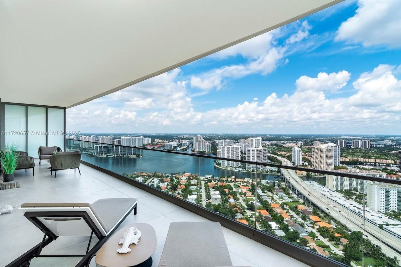 18975 Collins Ave #4102 - Photo 7 of 50