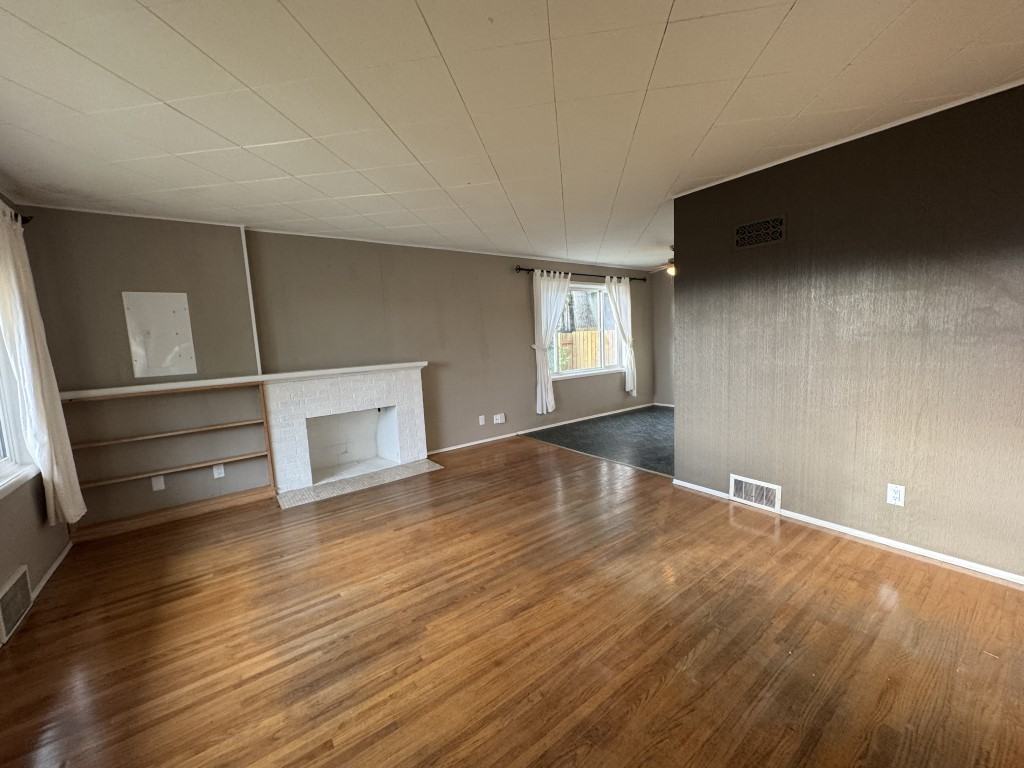 657 First St Uppr - Photo 4 of 19