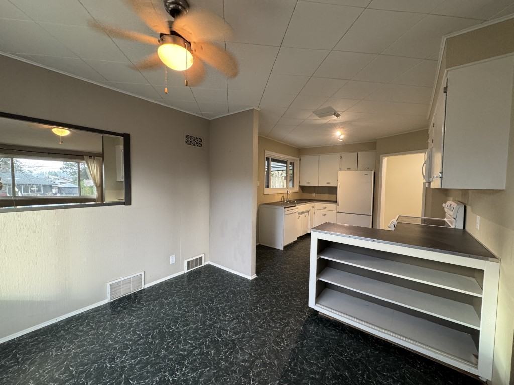 657 First St Uppr - Photo 5 of 19