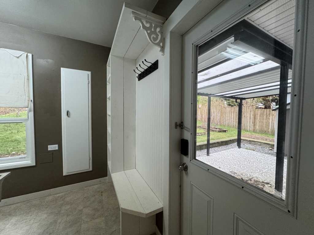 657 First St Uppr - Photo 7 of 19