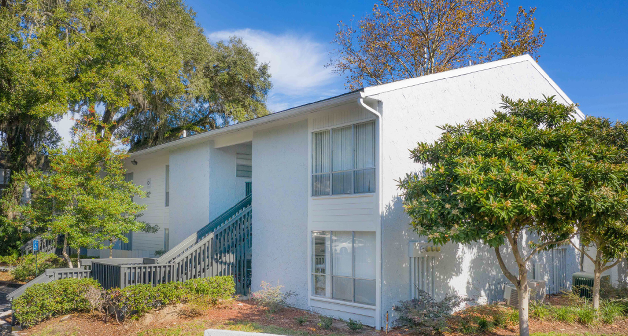 3230 Southwest Archer Road - Photo 3 of 17