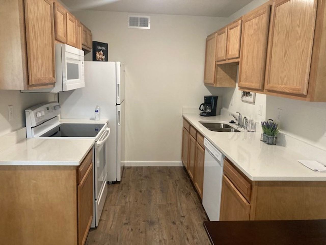 Evergreen Apartments - Photo 4 of 12