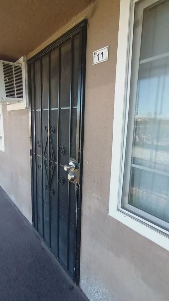 2507 Edison Ave - Photo 4 of 23