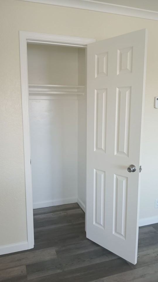 2507 Edison Ave - Photo 6 of 23