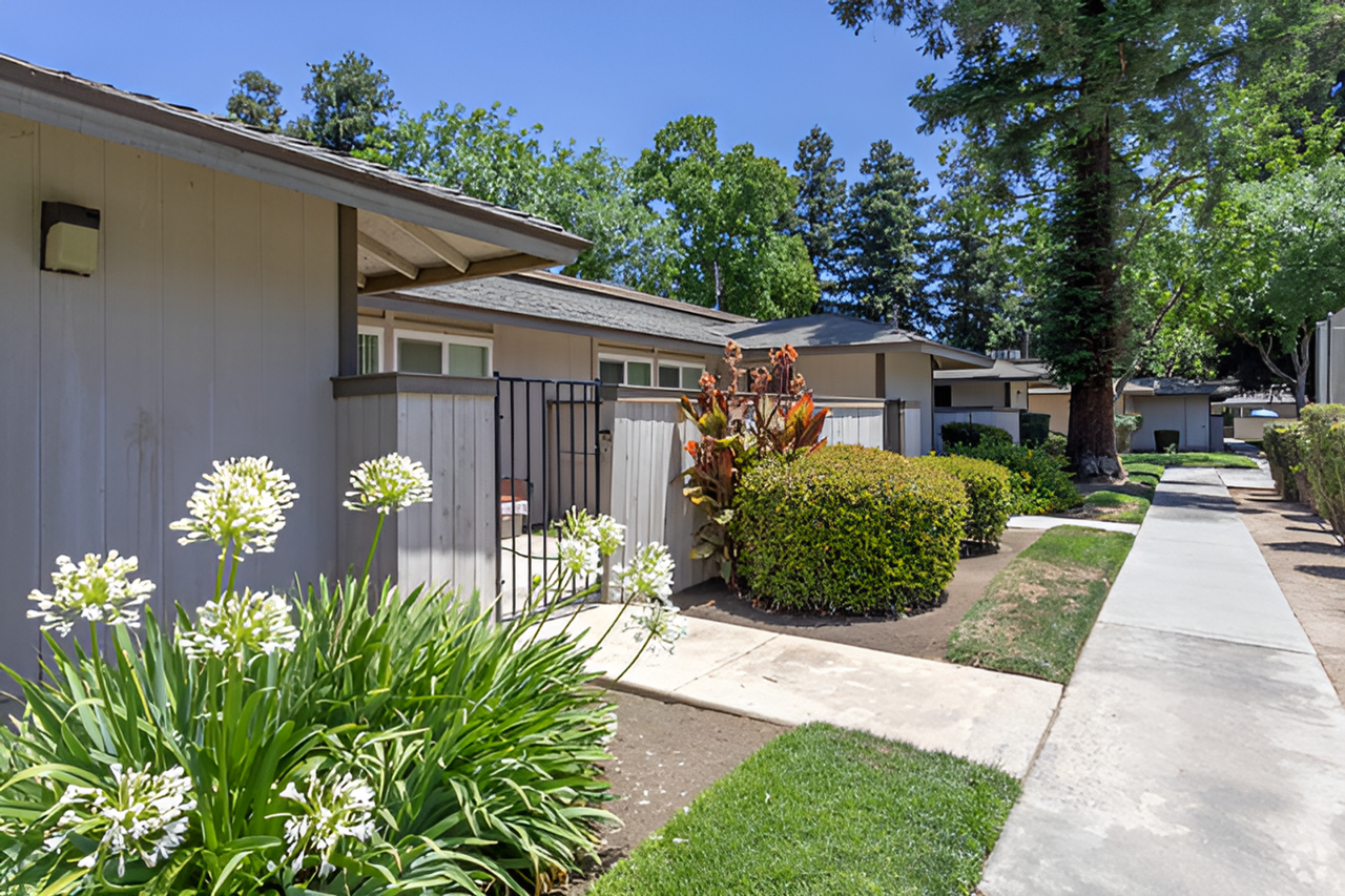 BRIARWOOD APTS - Photo 2 of 16