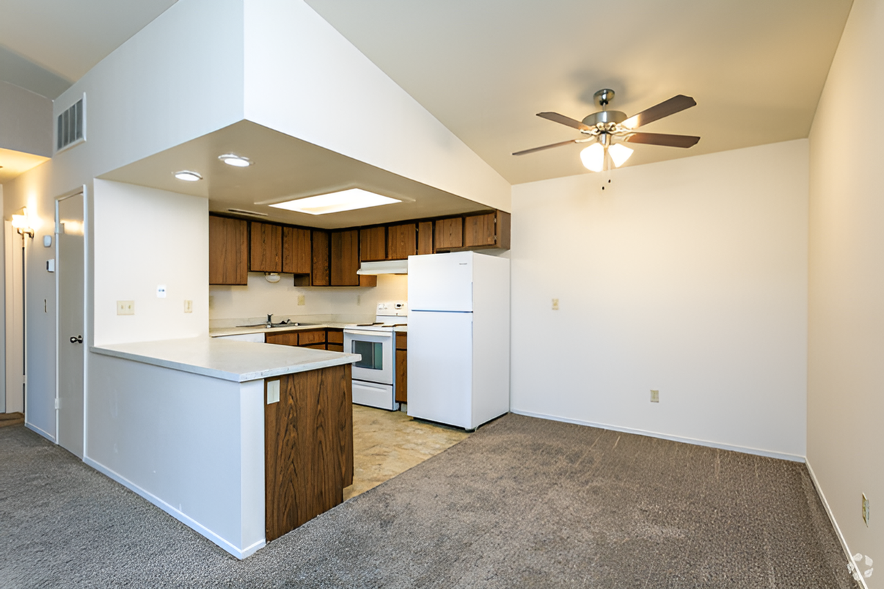 BRIARWOOD APTS - Photo 3 of 16