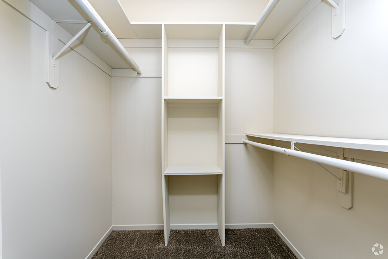 BRIARWOOD APTS - Photo 7 of 16