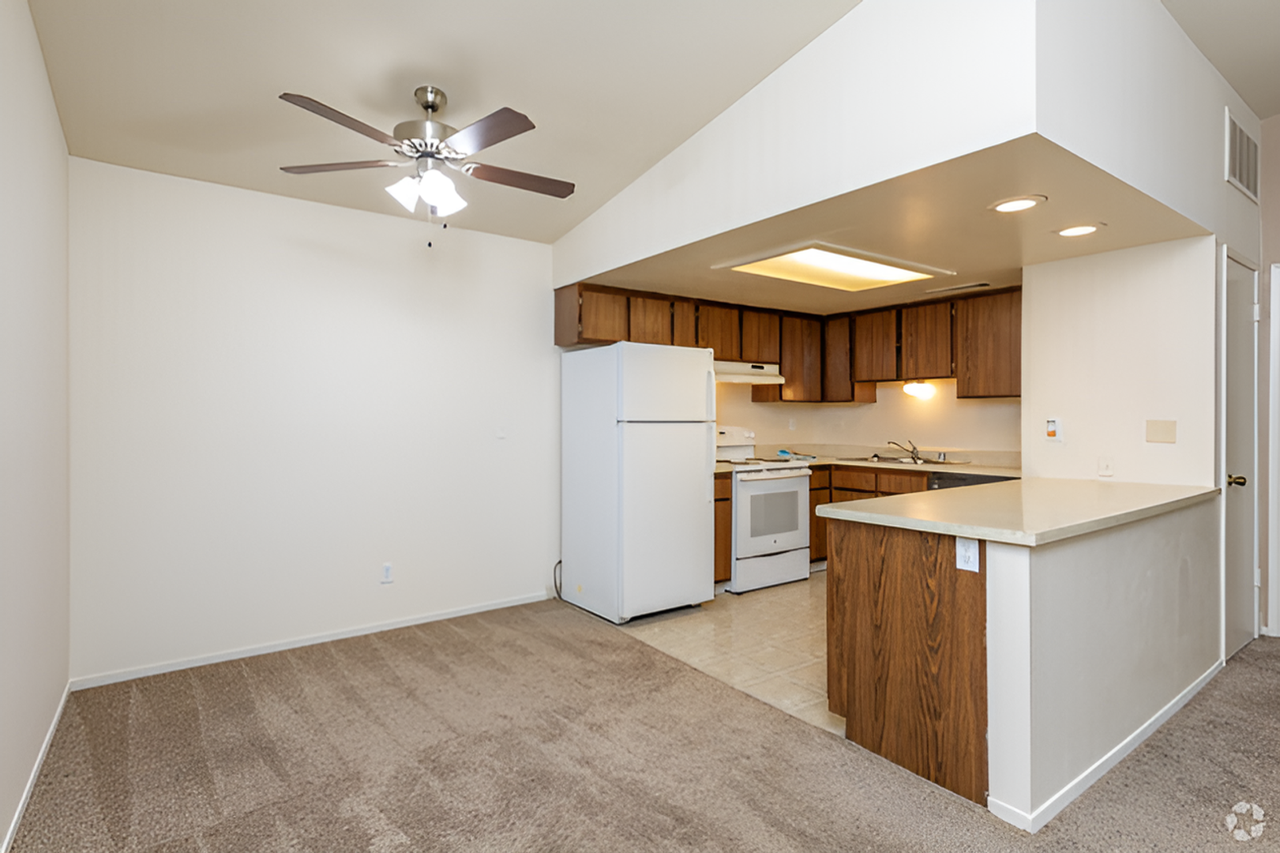 BRIARWOOD APTS - Photo 2 of 31