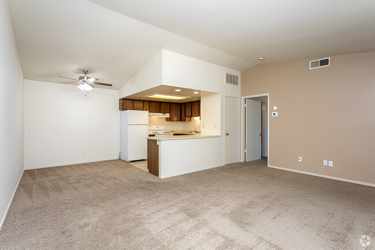 BRIARWOOD APTS - Photo 4 of 31