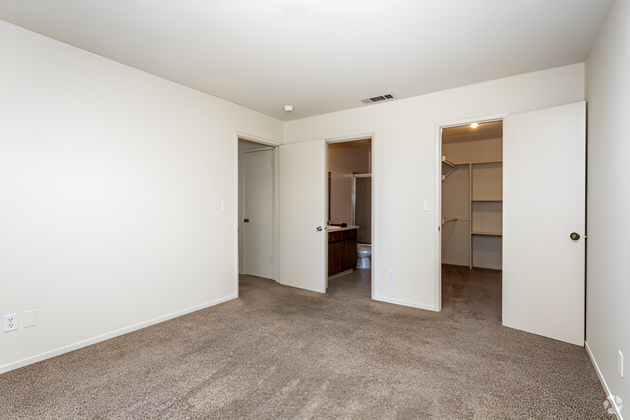 BRIARWOOD APTS - Photo 5 of 31