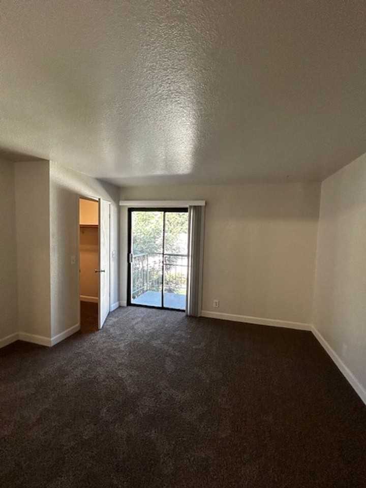 Country Hollow Apartments - Photo 2 of 9