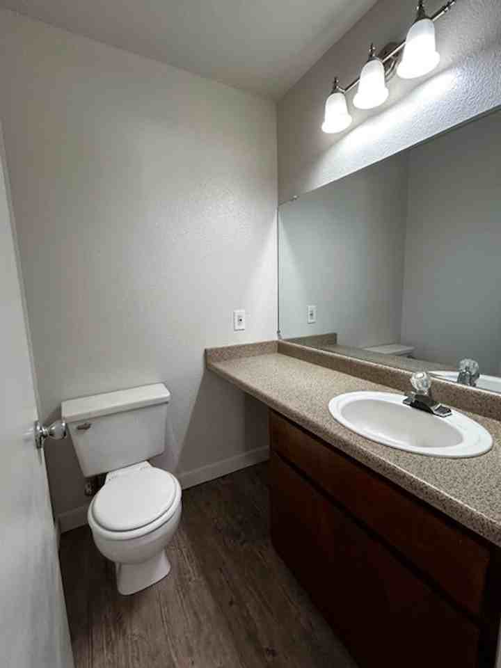 Country Hollow Apartments - Photo 4 of 9