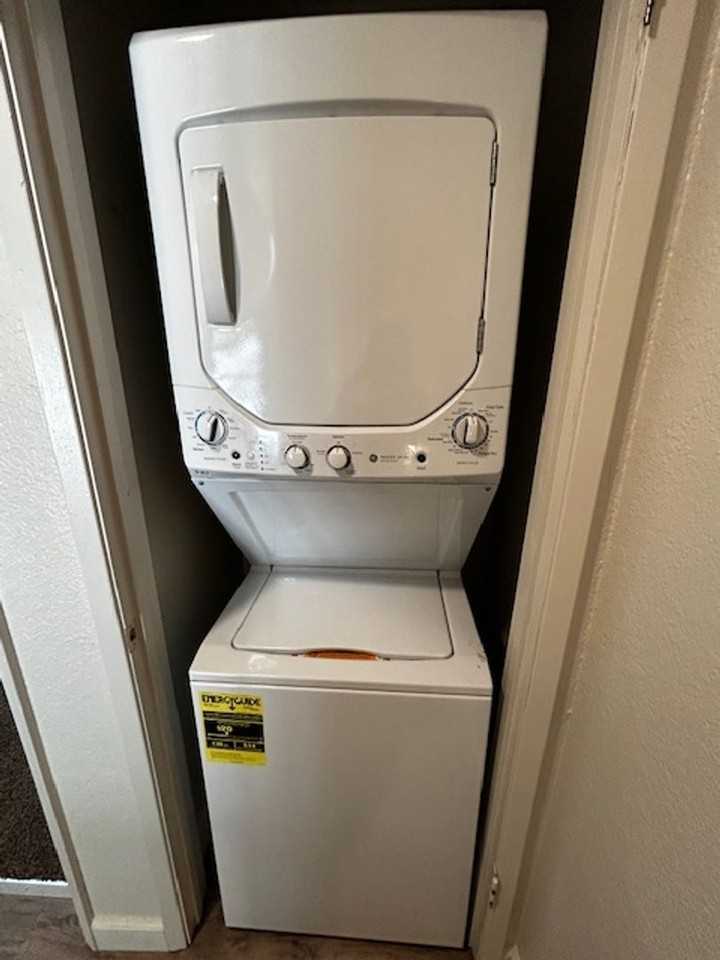 Country Hollow Apartments - Photo 6 of 9