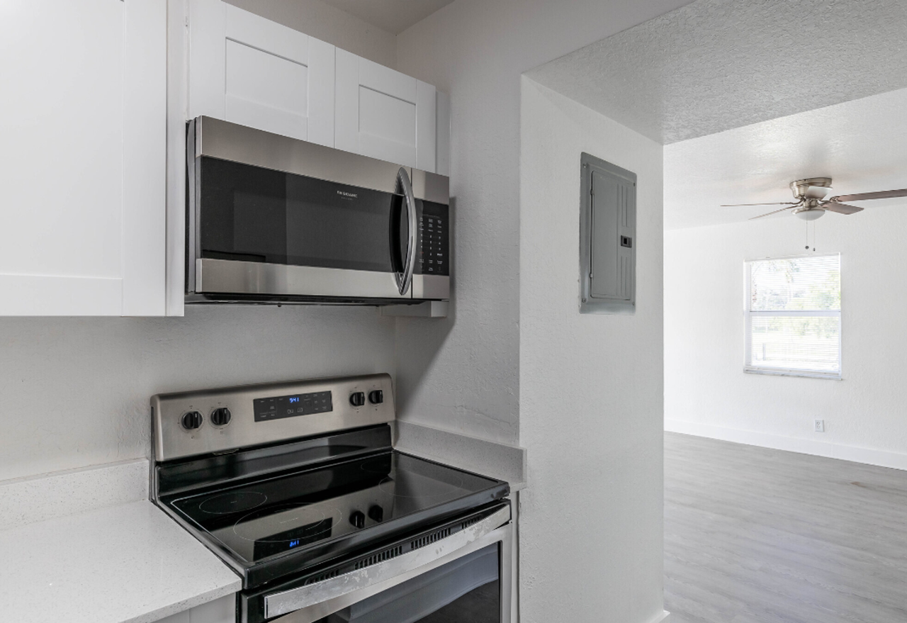 Deerfield Gardens Apartments - Photo 2 of 28