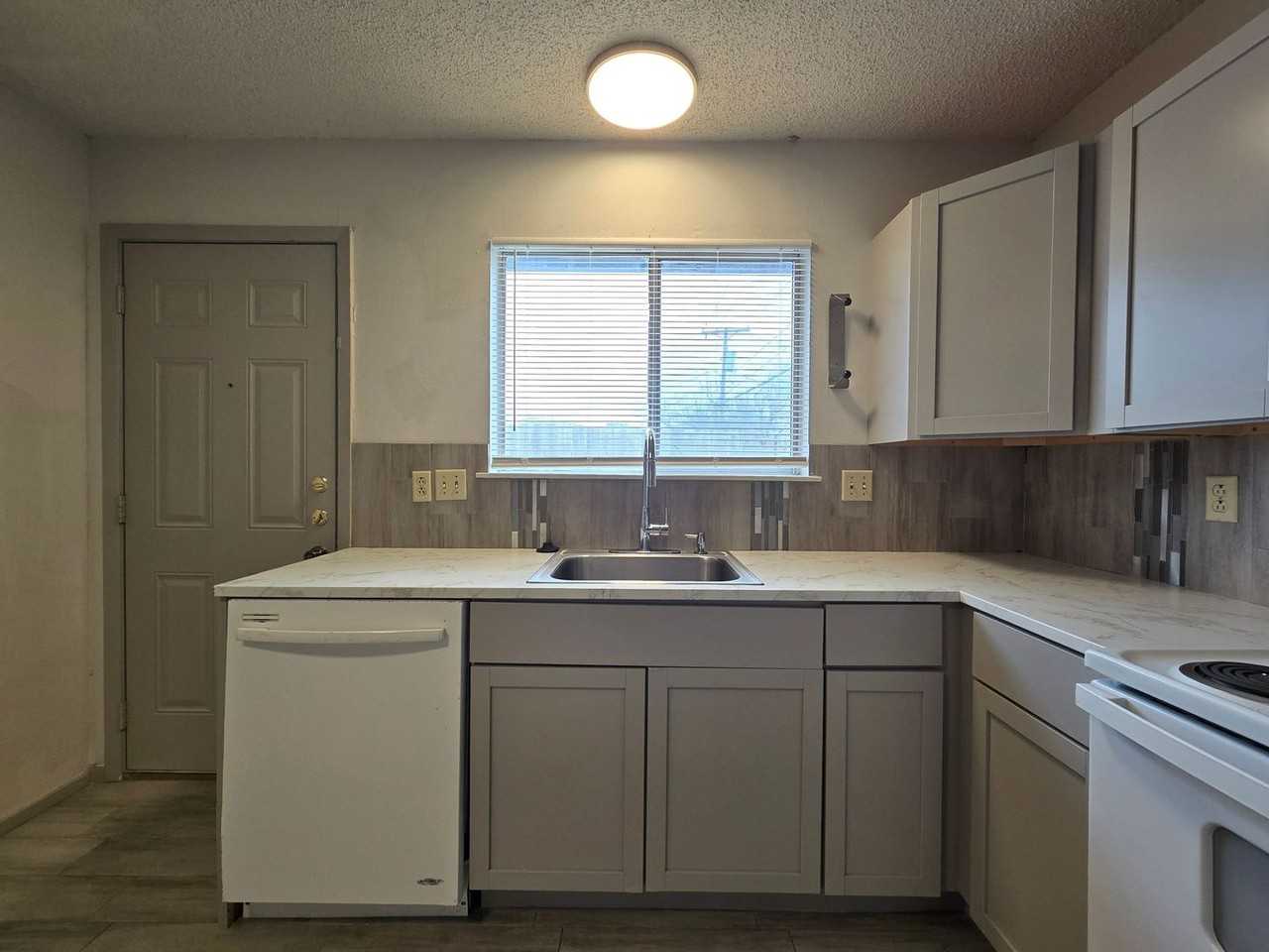 2106 Wheeler Ave #D - Photo 5 of 15