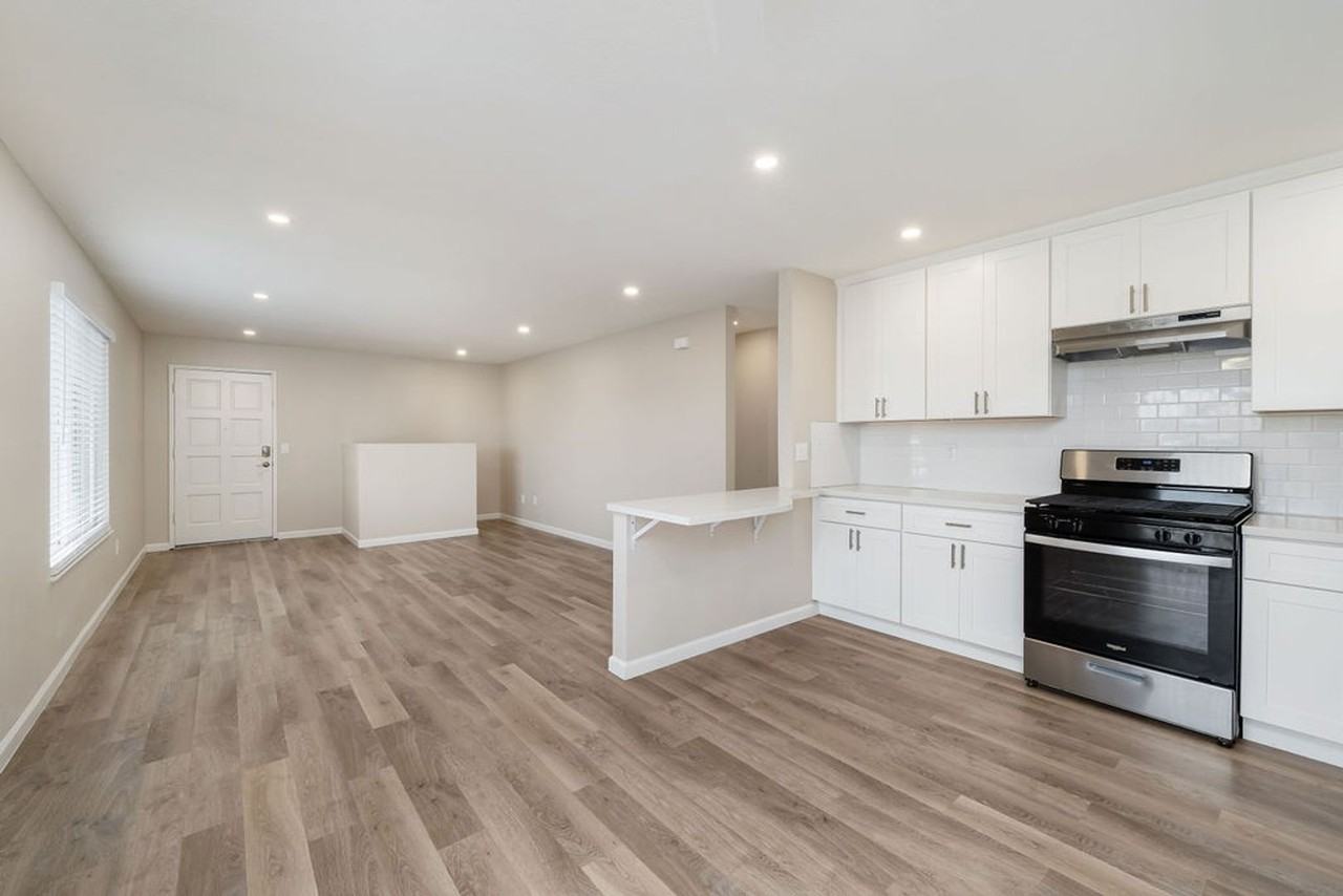 450 Manhattan Ave - Photo 2 of 18