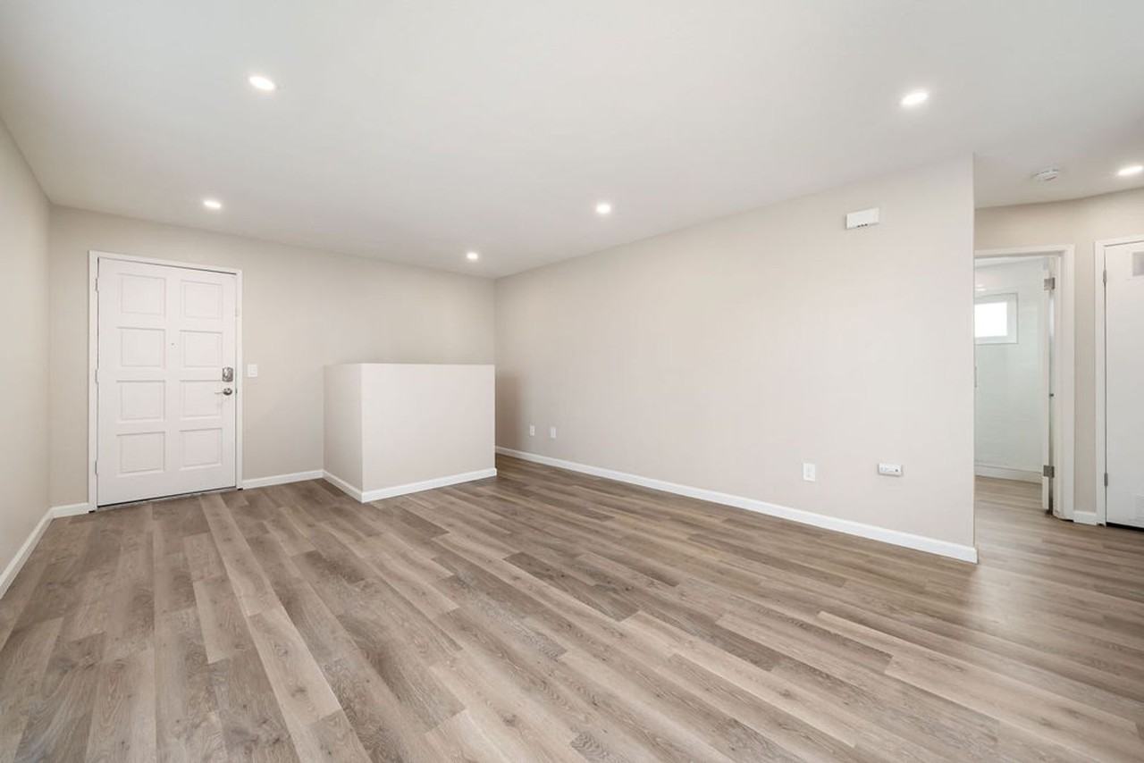 450 Manhattan Ave - Photo 4 of 18