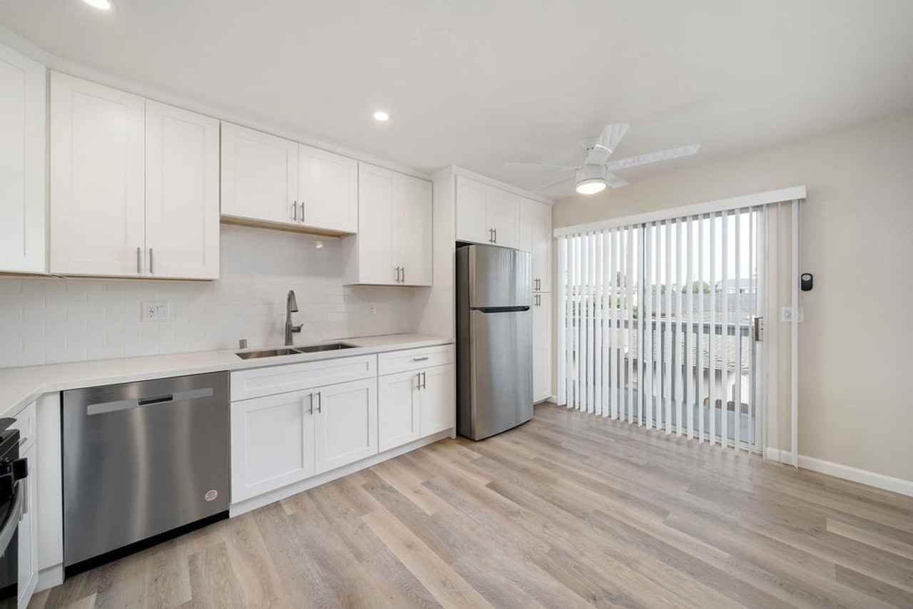 450 Manhattan Ave - Photo 7 of 18