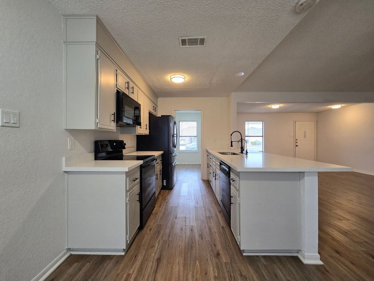 1802 Big Bend Dr - Photo 4 of 25