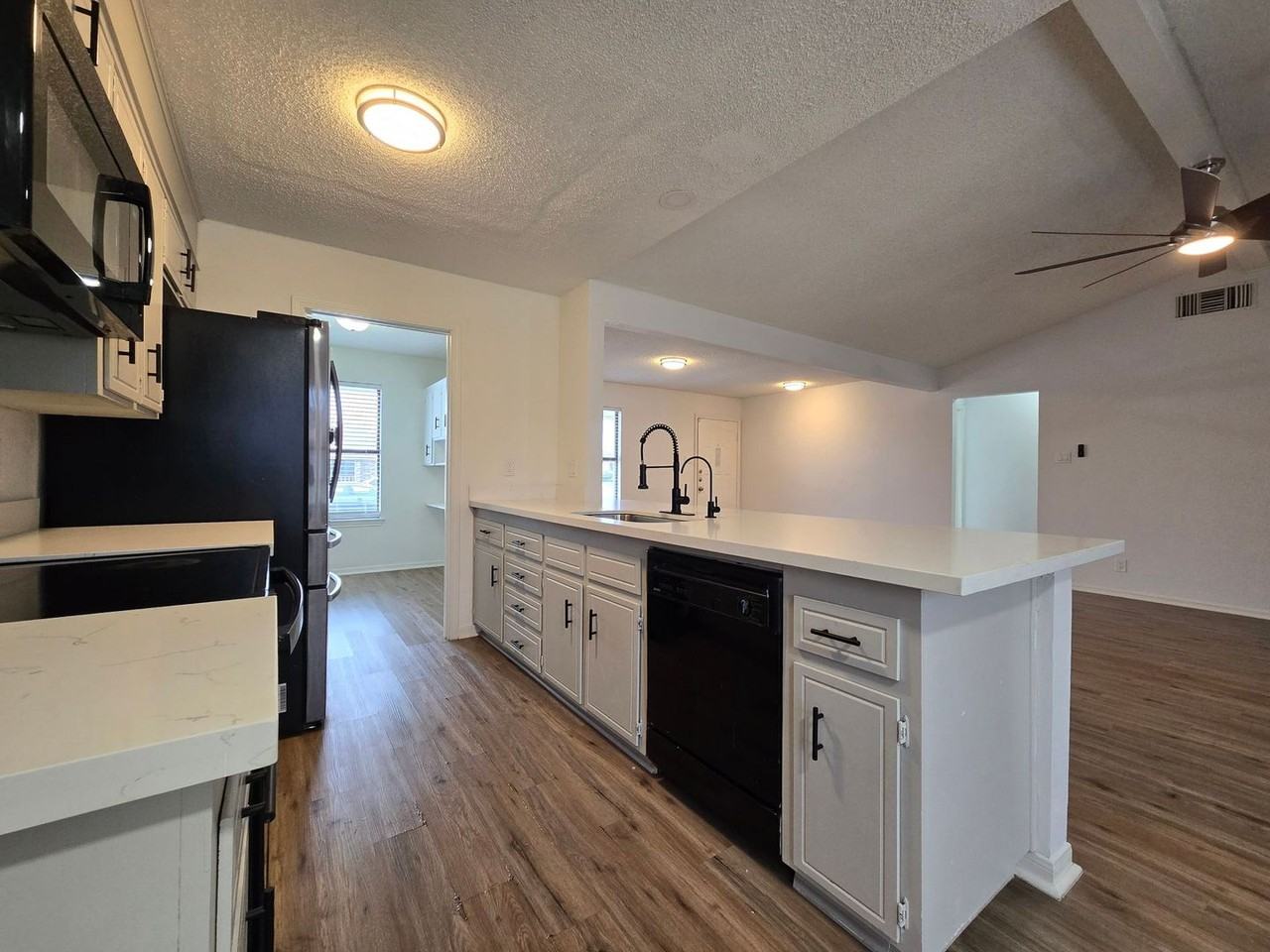 1802 Big Bend Dr - Photo 6 of 25