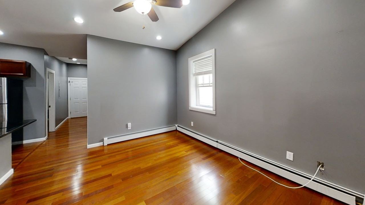 Newly Renovated 2,3,4 Bedroom apartments. Downtown Albany Off Campus student apartments. - Photo 4 of 24