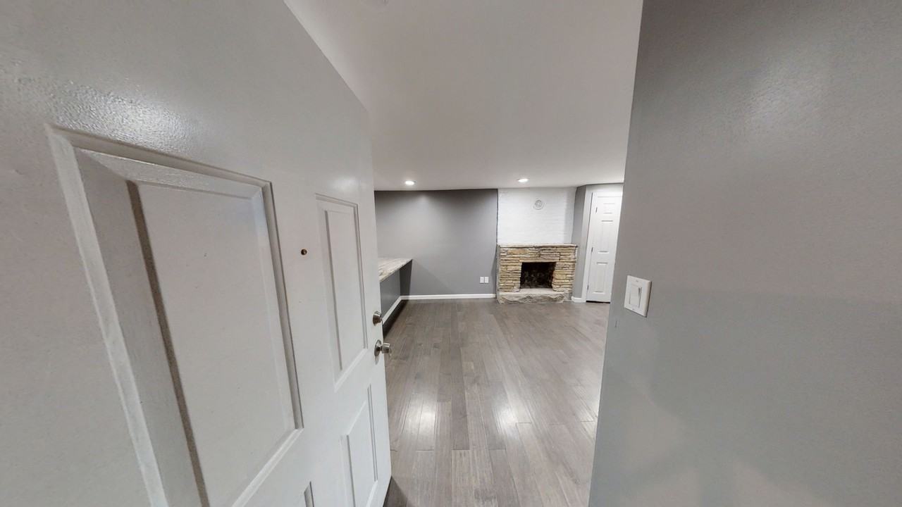 Newly Renovated 2,3,4 Bedroom apartments. Downtown Albany Off Campus student apartments. - Photo 6 of 24