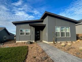 1062 Se Balsamroot Ln - Photo 1 of 1