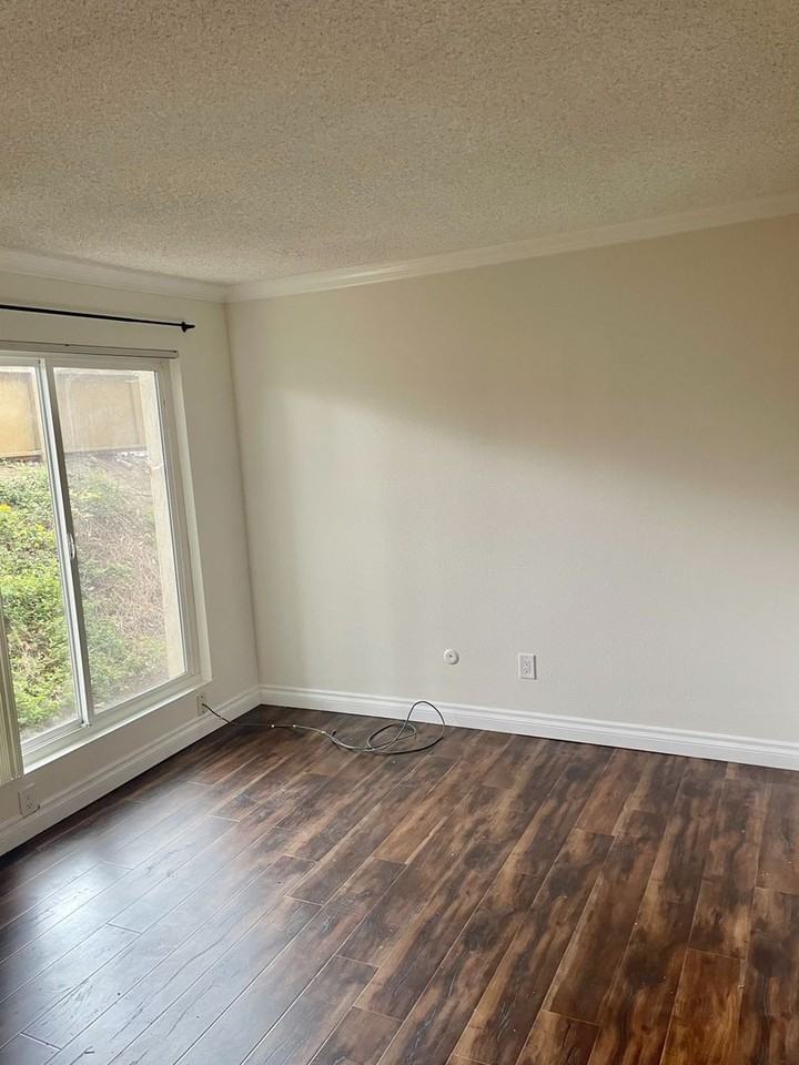 2030 Cypress Avenue - Photo 2 of 20