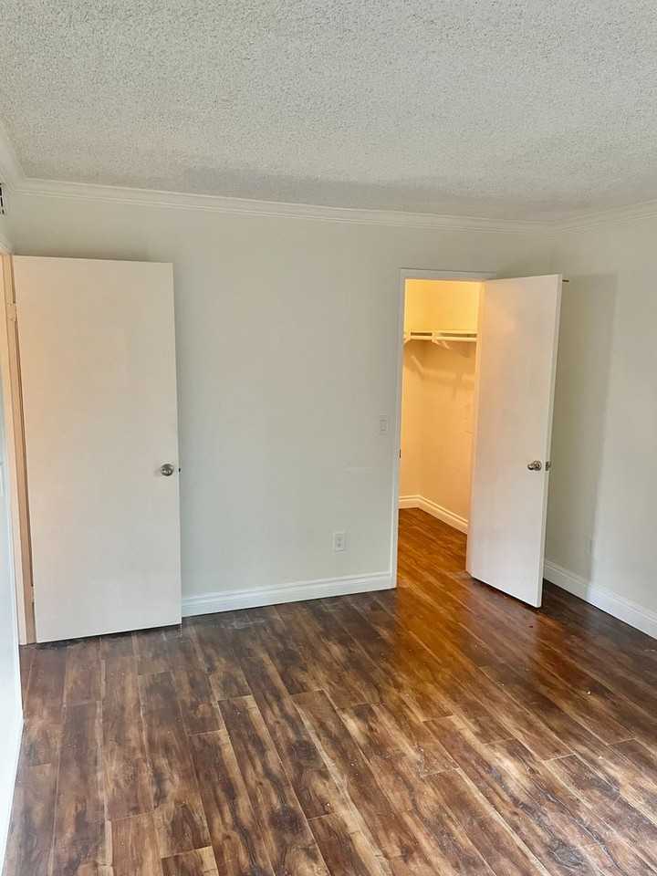 2030 Cypress Avenue - Photo 3 of 20