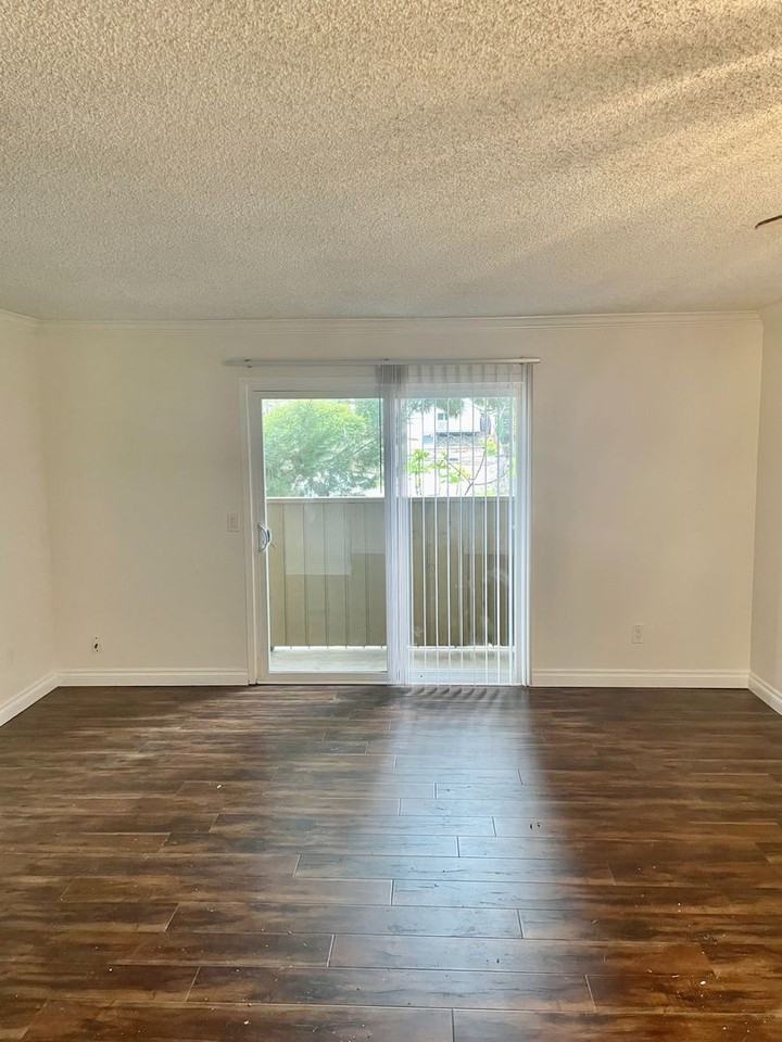 2030 Cypress Avenue - Photo 4 of 20