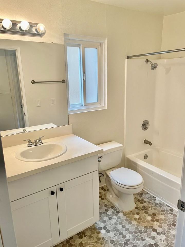 2030 Cypress Avenue - Photo 5 of 20