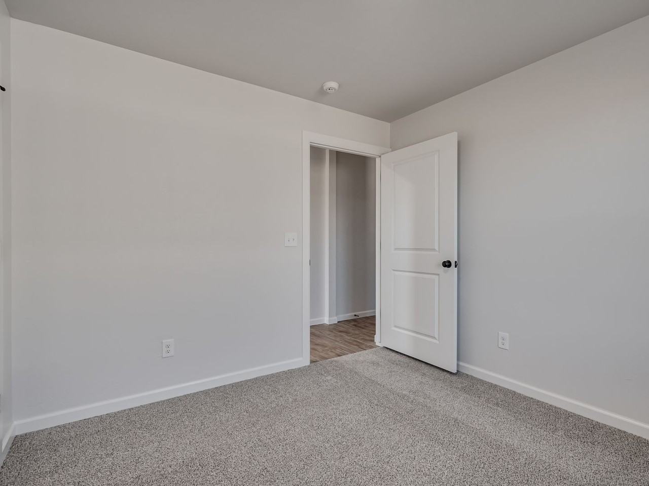 712 Grand Sycamore Dr - Photo 2 of 36