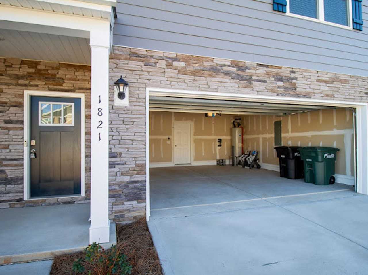 1821 Vanderlyn St - Photo 3 of 31